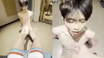 The little fish doesn’t like to eat fish – the cock is stepped on and penetrated hard by the fierce master’s father
